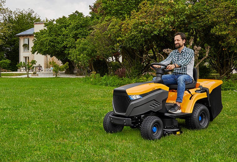 The first generation of STIGA battery-powered tractors