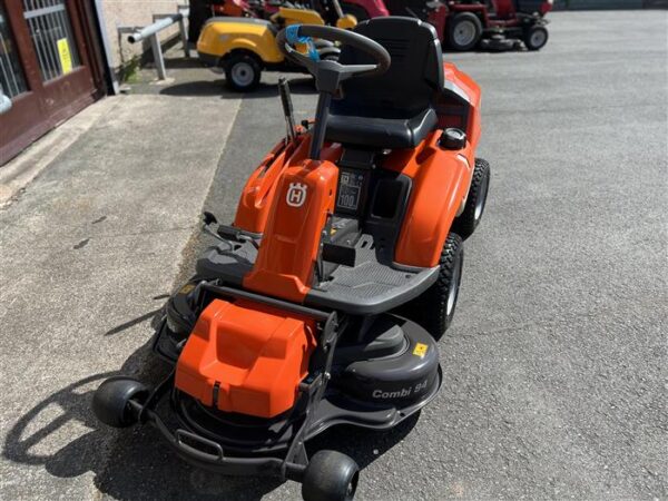 Used Husqvarna R216 Outfront Mulch Mower with Combi 94cm Deck - Image 2