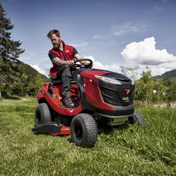 AL-KO Comfort T18-111 HDS-A V2 Side Discharge Ride on Mower - Image 5