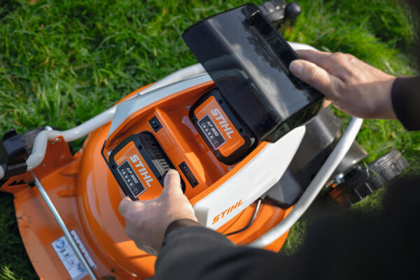 Stihl RMA 2.2 RV Cordless Mulch Lawnmower (Tool Only) - Image 3